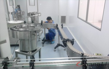 灌裝飲料輸送線（塑鋼板鏈輸送）